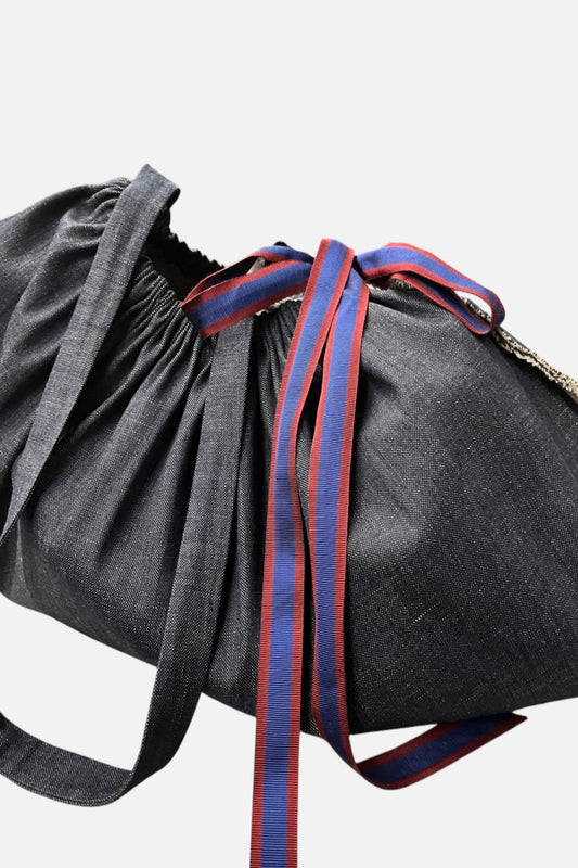 Denim Maxi bag with colored closing detail